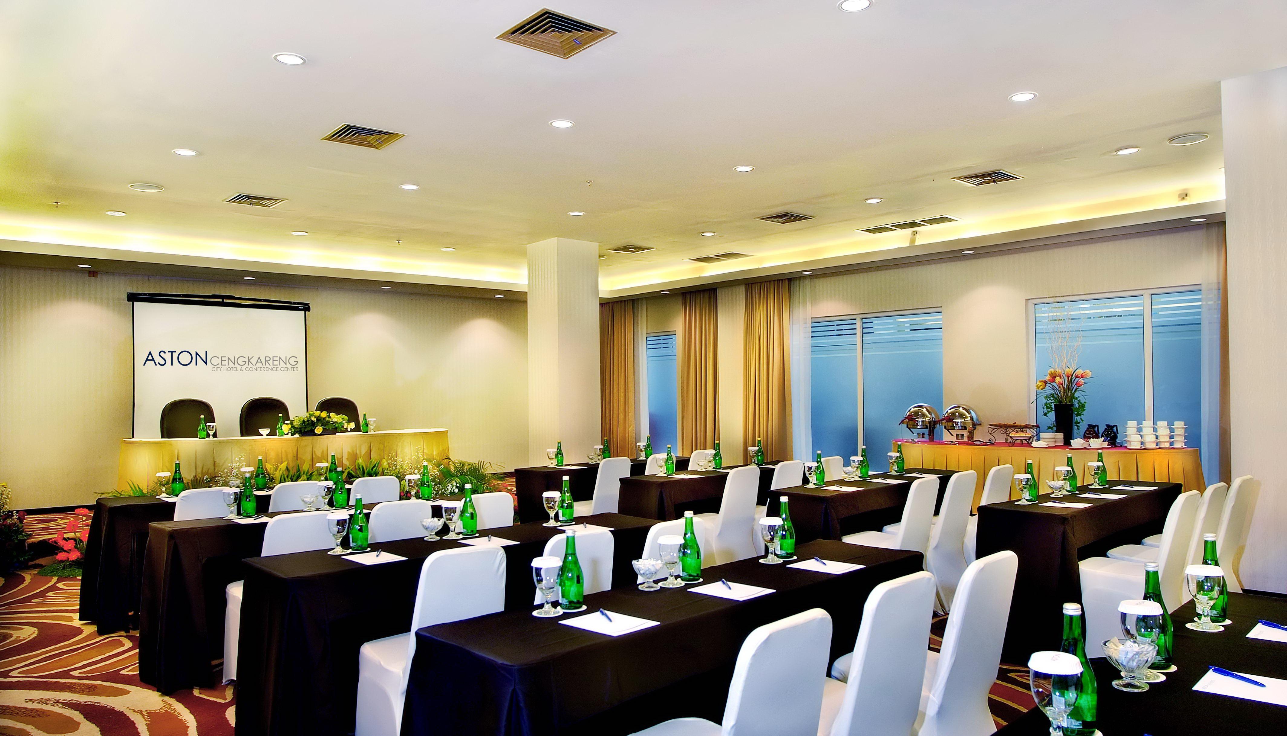 Royal Palm Hotel & Conference Center Cengkareng Jakarta Exterior foto