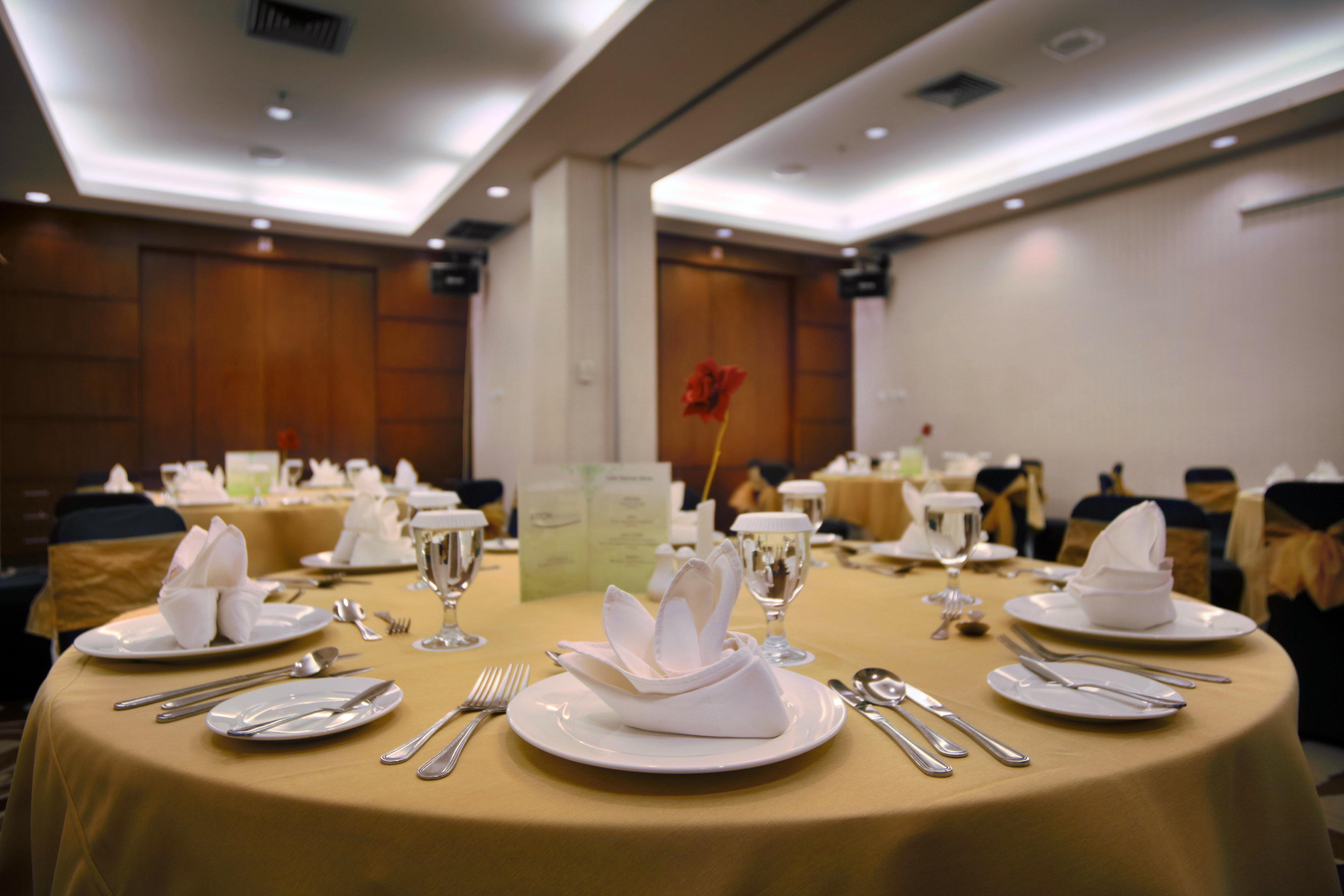 Royal Palm Hotel & Conference Center Cengkareng Jakarta Exterior foto