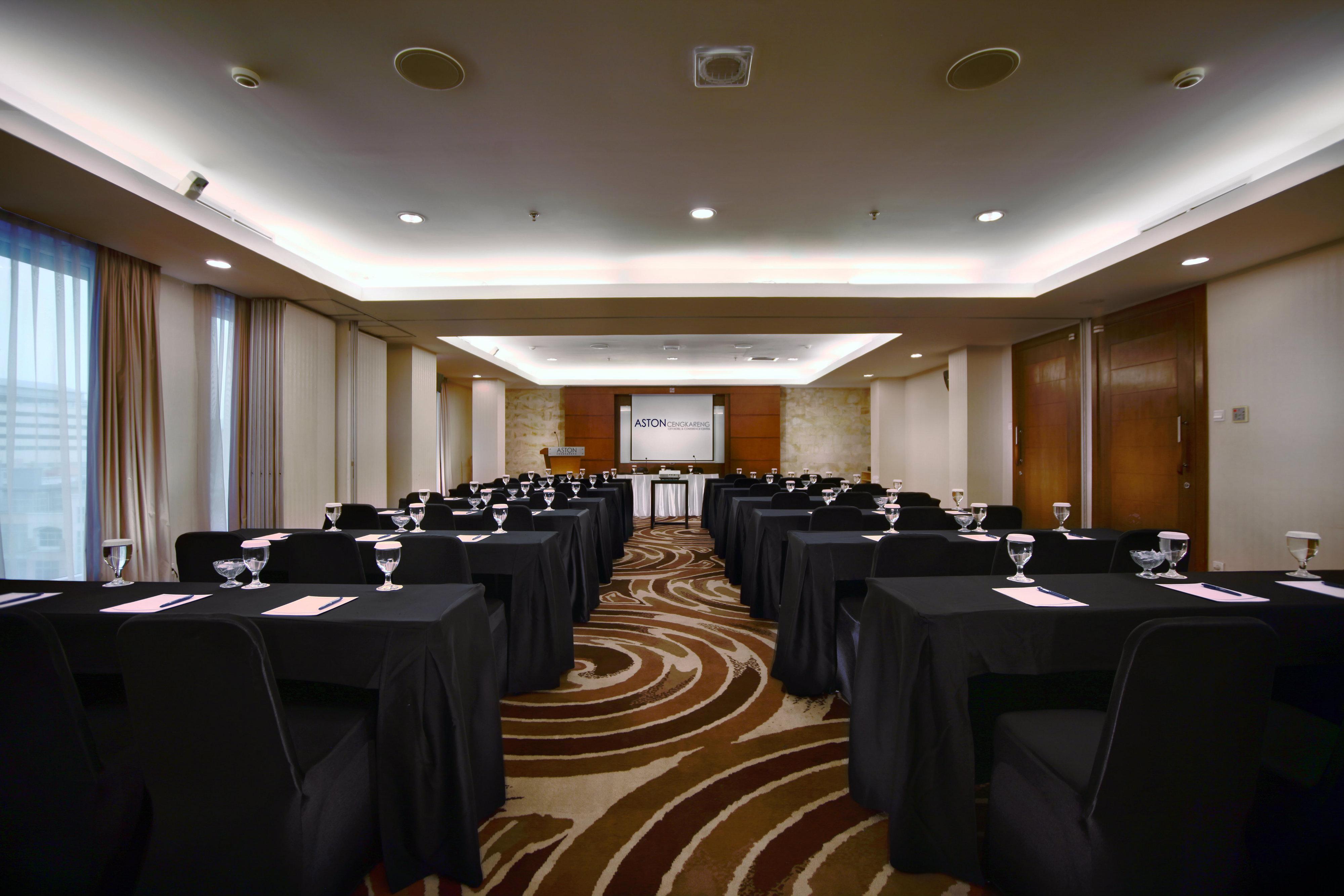 Royal Palm Hotel & Conference Center Cengkareng Jakarta Exterior foto