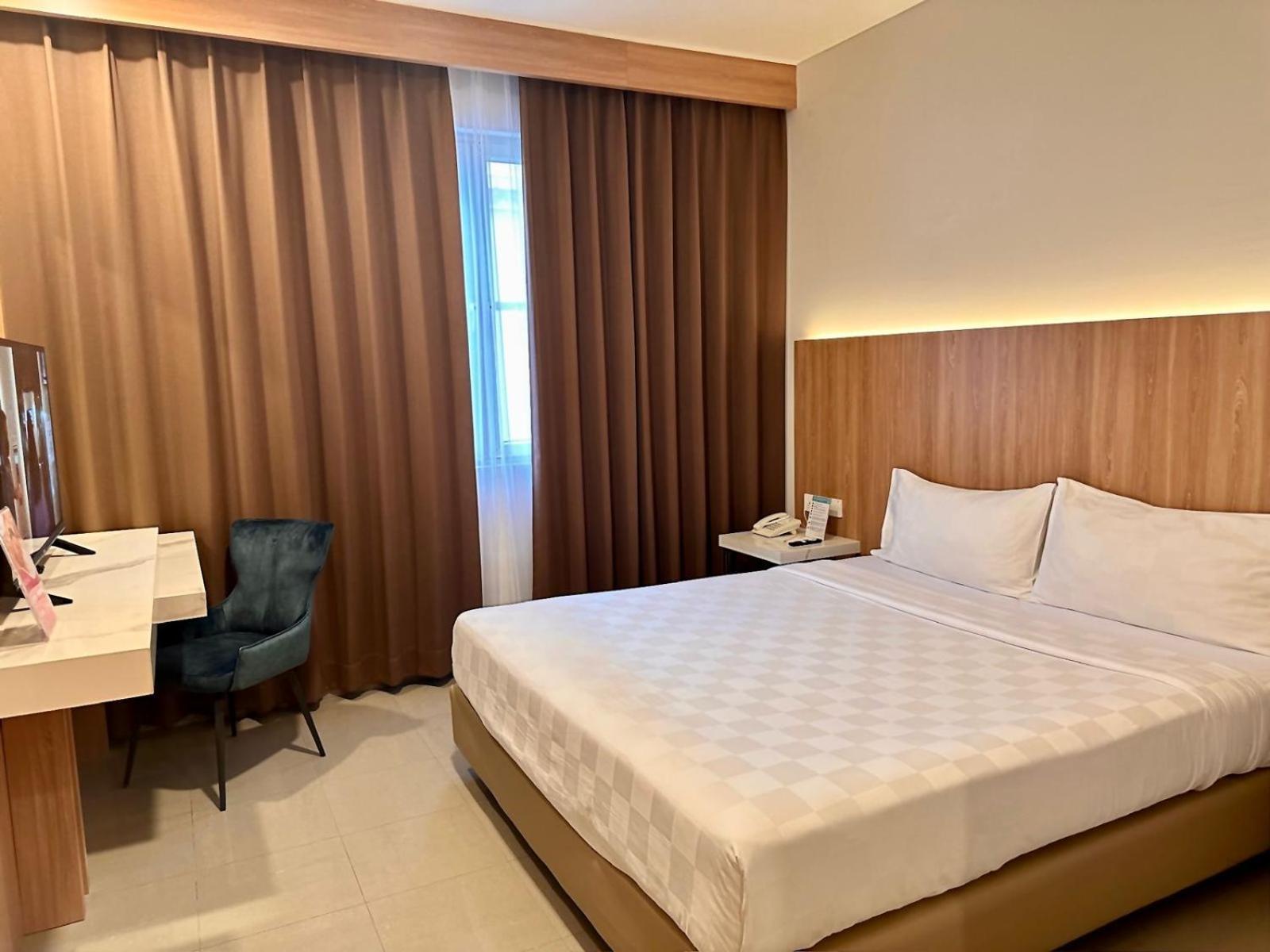 Royal Palm Hotel & Conference Center Cengkareng Jakarta Exterior foto