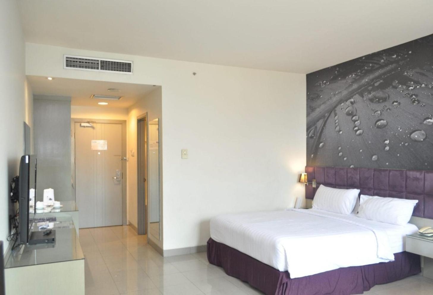 Royal Palm Hotel & Conference Center Cengkareng Jakarta Exterior foto